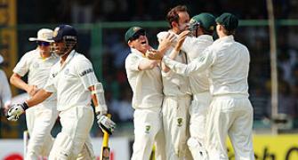 India struggle as Lyon roars with five wickets
