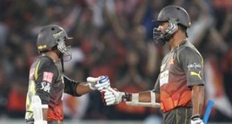 IPL: Hyderabad qualify for play-offs, knock Bangalore out