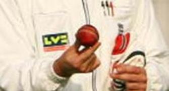 South Africa docked five penalty runs for ball-tampering