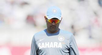 Dhoni sympathises with bowlers after hammering by Aus batsmen