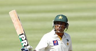 Younis digs Pakistan out of trouble against Zimbabwe