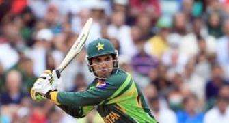 Pak retain Misbah, Hafeez for SA Tests; omit openers Farhat, Umar