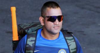 India's string of away Test defeats a blot on Dhoni's captaincy record