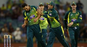 Australia fend off South Africa by 32 runs in first ODI