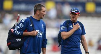 Gooch rubbishes Pietersen's claims, urges Cook to speak up