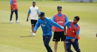 Bowling combination has Dhoni in a fix