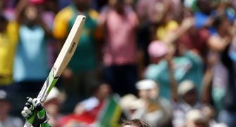 Record-breaking De Villiers sets up huge South Africa win