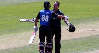 Ronchi-Elliott's world record partnership steers NZ to win