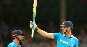 Tri-Series PHOTOS: Taylor-made victory for England!