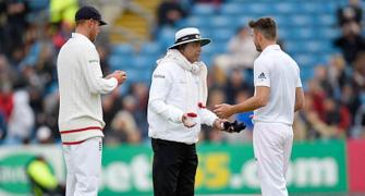 ICC guidelines: Players can't give cap to umpire