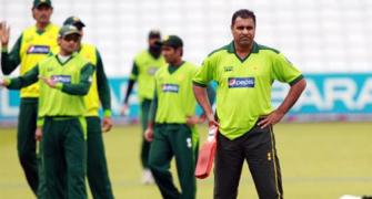 Coach Waqar reason for Pakistan's slide, feel Younis, Razzaq