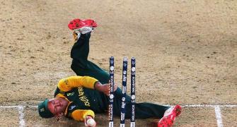 Teary-eyed South Africa goes easy on De Villiers & Co.