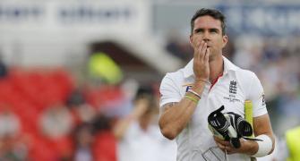 'Kevin Pietersen 355 not out'; 'Retired .. Hurt'