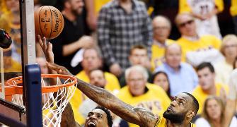 LeBron carries Cavs to OT win over Hawks, 3-0 series lead