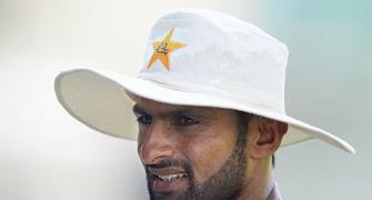 Pakistan's Shoaib Malik announces Test retirement