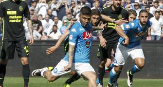 Napoli brush aside Verona without Higuain