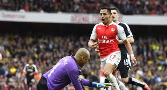 EPL: Arsenal, City keep up pressure in title race, Chelsea wins