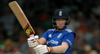 Root leads England to easy win over Pakistan