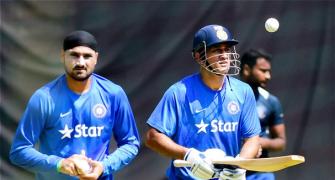 Bhajji praises Dhoni for cutting ties with builders Amrapali