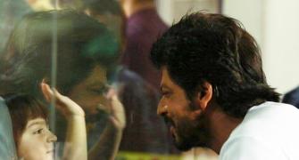 SPOTTED! SRK, AbRam bond over cricket...