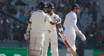 Calm Kohli, Ashwin steady shaky India on Day 2