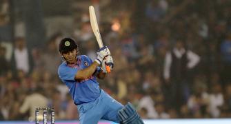 No 4 is the ideal batting spot for Dhoni: Rohit