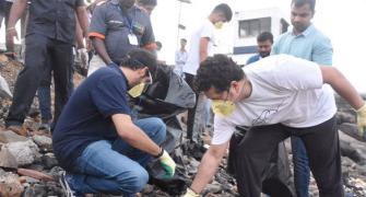 #SwachhBharat: Tendulkar teams with Thackeray Jr in clean-up drive