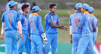 Dravid urges Under-19 squad to focus on semis not IPL auction