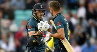 Langer's Australia reign begins with loss to England in 1st ODI