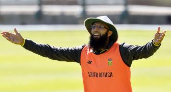 Off-form Amla makes South Africa World Cup squad