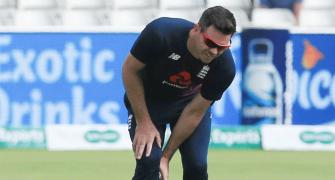 England's Anderson frustrated by niggling calf injury