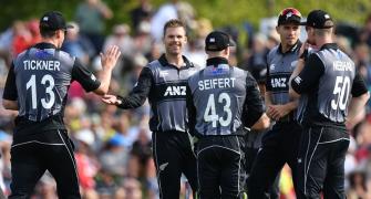 3rd T20: England collapse to give New Zealand series lead