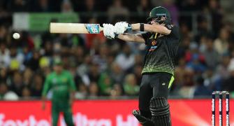 PIX: Smith powers Australia to victory over Pakistan