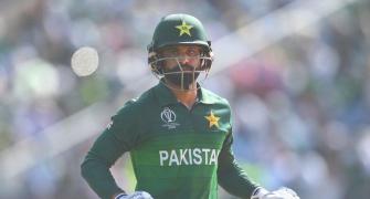 COVID-19: Hafeez, five others cleared to tour England