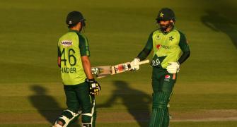 T20 PIX: Pakistan edge out England to draw series