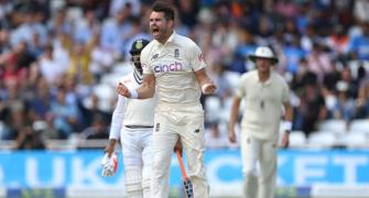 England not sweating over Anderson, Broad injuries