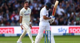 India's batting flops as England dominate Day 1