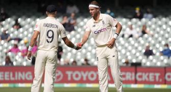 Ashes: 'England bowlers must be braver in third Test'