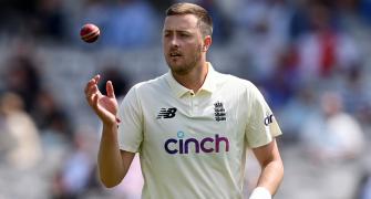 England's Robinson fit to join squad for Ireland Test