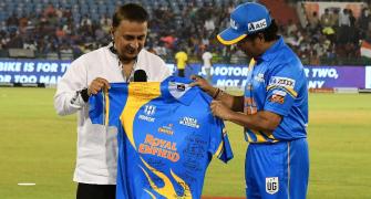 What is Sachin gifting Sunny?