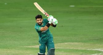 Pakistan score last-ball T20 win over Bangladesh