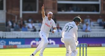 Broad Joins Exclusive Lord's Club