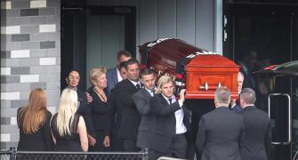 Family, friends say goodbye to Warne at private funeral