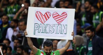 Pakistan Fans Fill SCG
