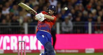 Malan, Brook power England to easy win in first T20