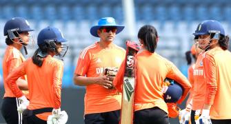 Harmanpreet not out of form, asserts coach Muzumdar
