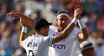 Ashes PHOTO: Broad puts England on top