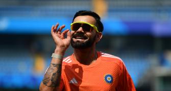 Unbeaten India face SA in battle for top spot