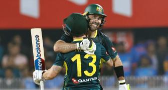 Magnificent Maxwell powers Australia to thrilling win!