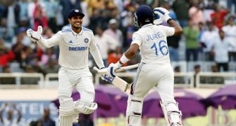 PIX: India down England by 5 wkts; seal series 3-1